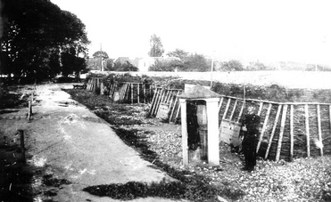 Tømmerupstillingen. Skanse i Marienlysts Have, St. Magleby 1917. Dragør Lokalarkiv.